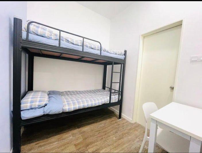 Cozy In Center With Free Parking - 1a *
