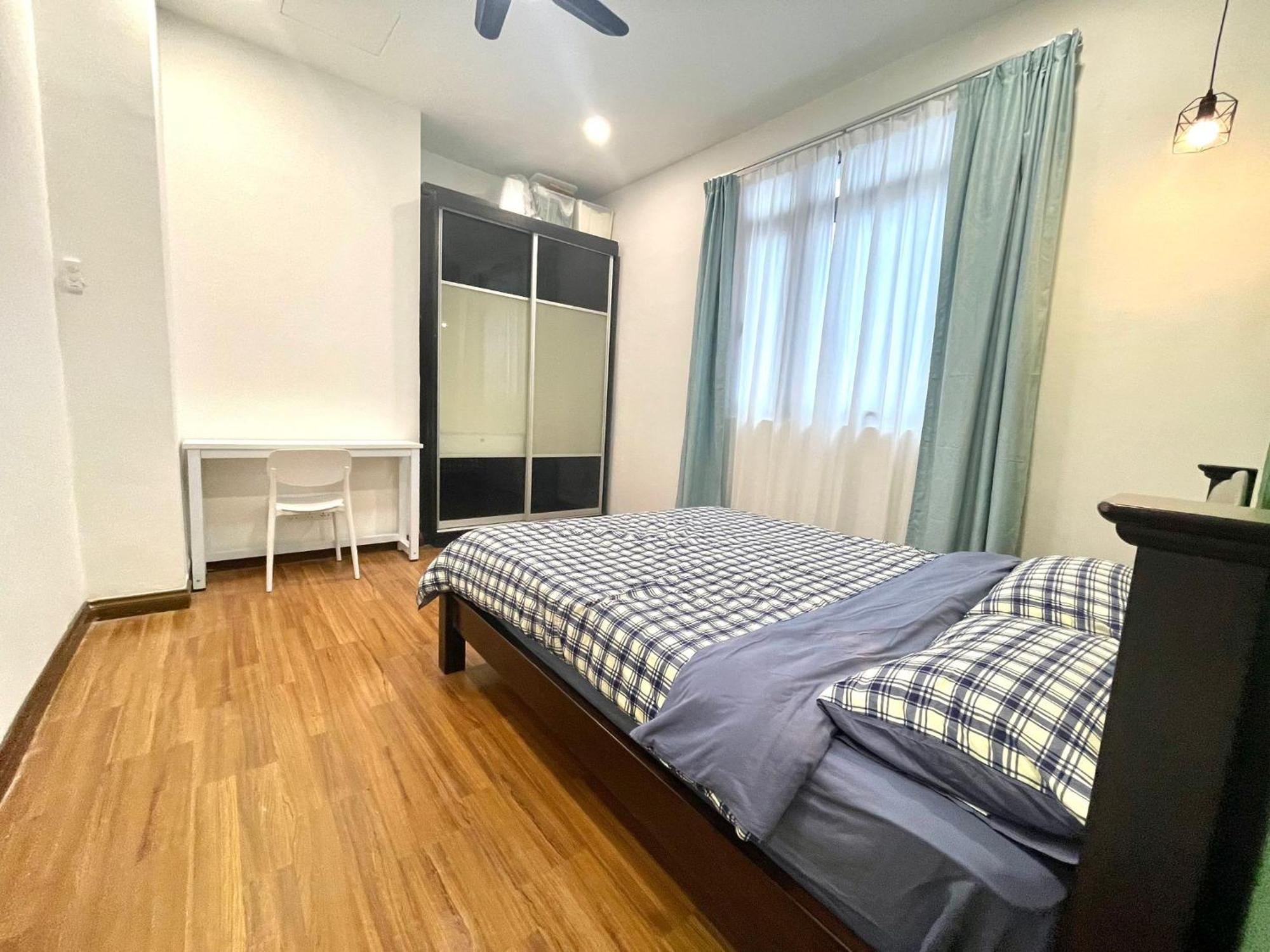 Cozy In Center With Free Parking - 1a Apartment