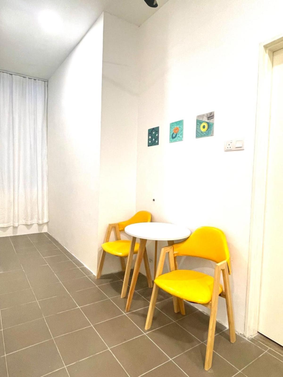 Cozy In Center With Free Parking - 1a *